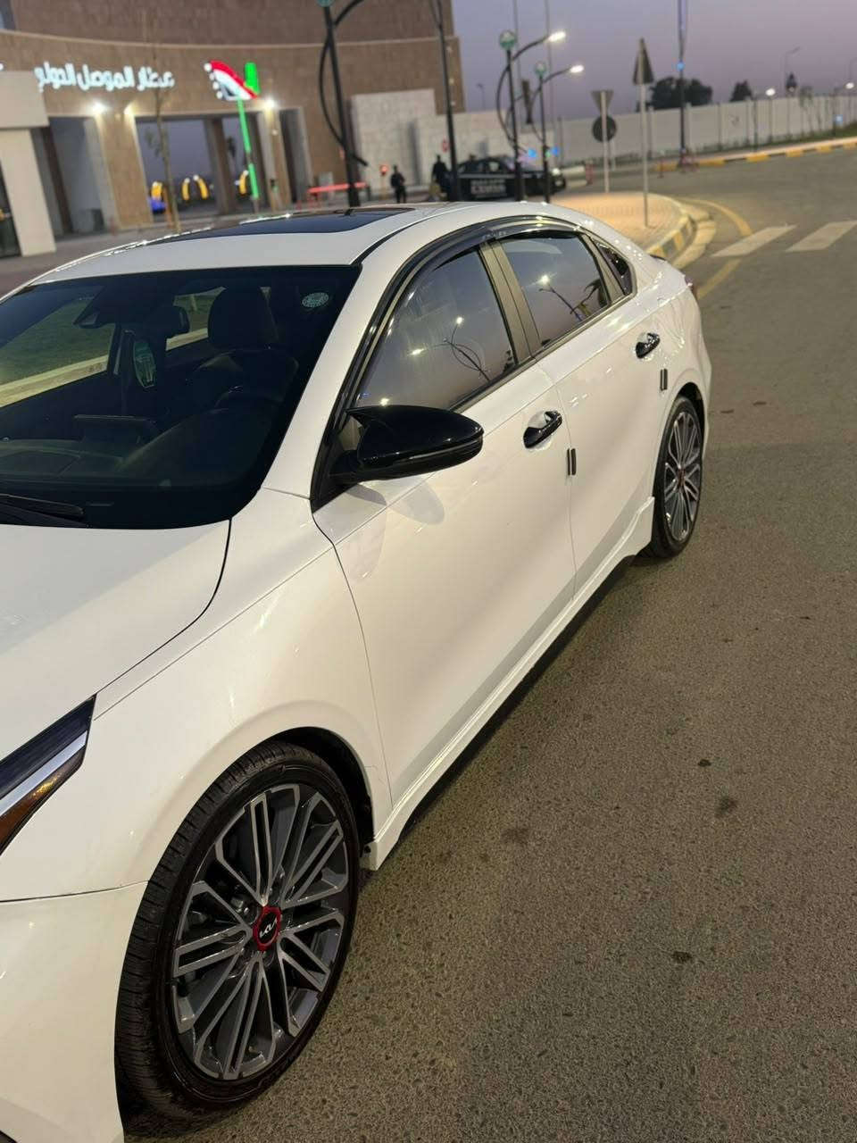 السلام عليكم
FORTE GT 2022
سيارة للبيع الموقع (الموصل) رقم دهوك
المواصفات فول واحد على واحد 
فتحة سقف كشنات تدفئة تبريد مع الكشنات الخلفية
هيتر ستيرن 
مكينة 16T مضمون
كير اوتو DCT دبل كلچ مضمون
رادارات امامية خلفية وجانبية 
نقاط عمياء 
شحن لاسلكي
المري هيتر 
هاند بريك بصمة
اوتو هولد
3 انظمة قيادة 
كشنات جلد 
انارة داخلية بلادي
ماشية 46 الف 
طخم تايرات جديد 
لايت امامي مكون من 3 عدسات زينون و LED
وخلفي ايضاً LED
عدد الأحصنة: 214HP
الحادث : طخه بسيطه بالبوند بدون دواخل 
شرط تحويل 
ومضمونه من دعامية للدعامية 
السعر 184 وبيها مجال ♥️
للاستفسار اكثر الاتصال على الرقم  ***********
