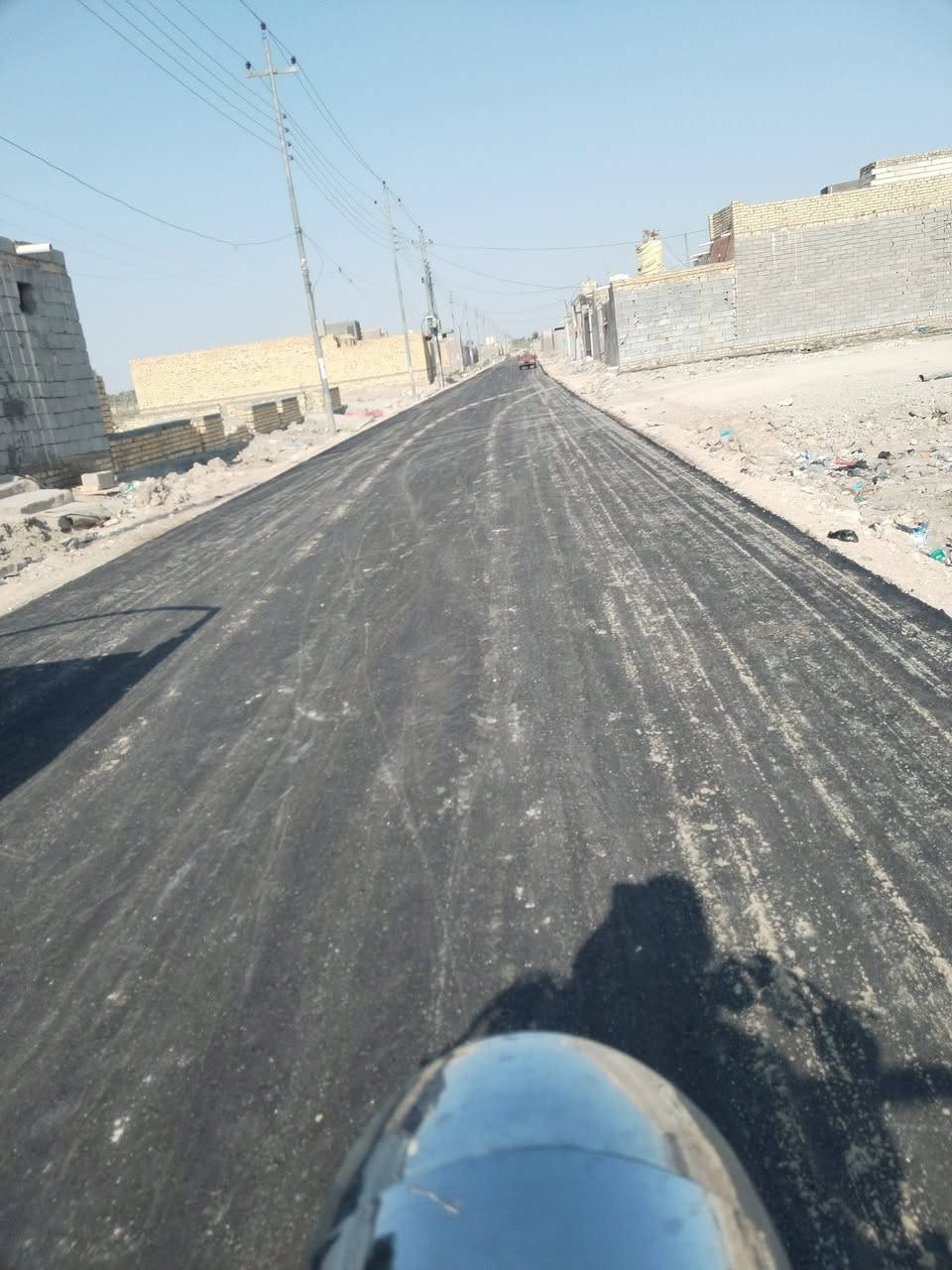 قطعه للبيع شارع نازل تبليط مساحه 200متر زراعي قريبه عالتبليط النازل حي الجوادين شارع ام البنين متوفر كافه الخدمات ***********
