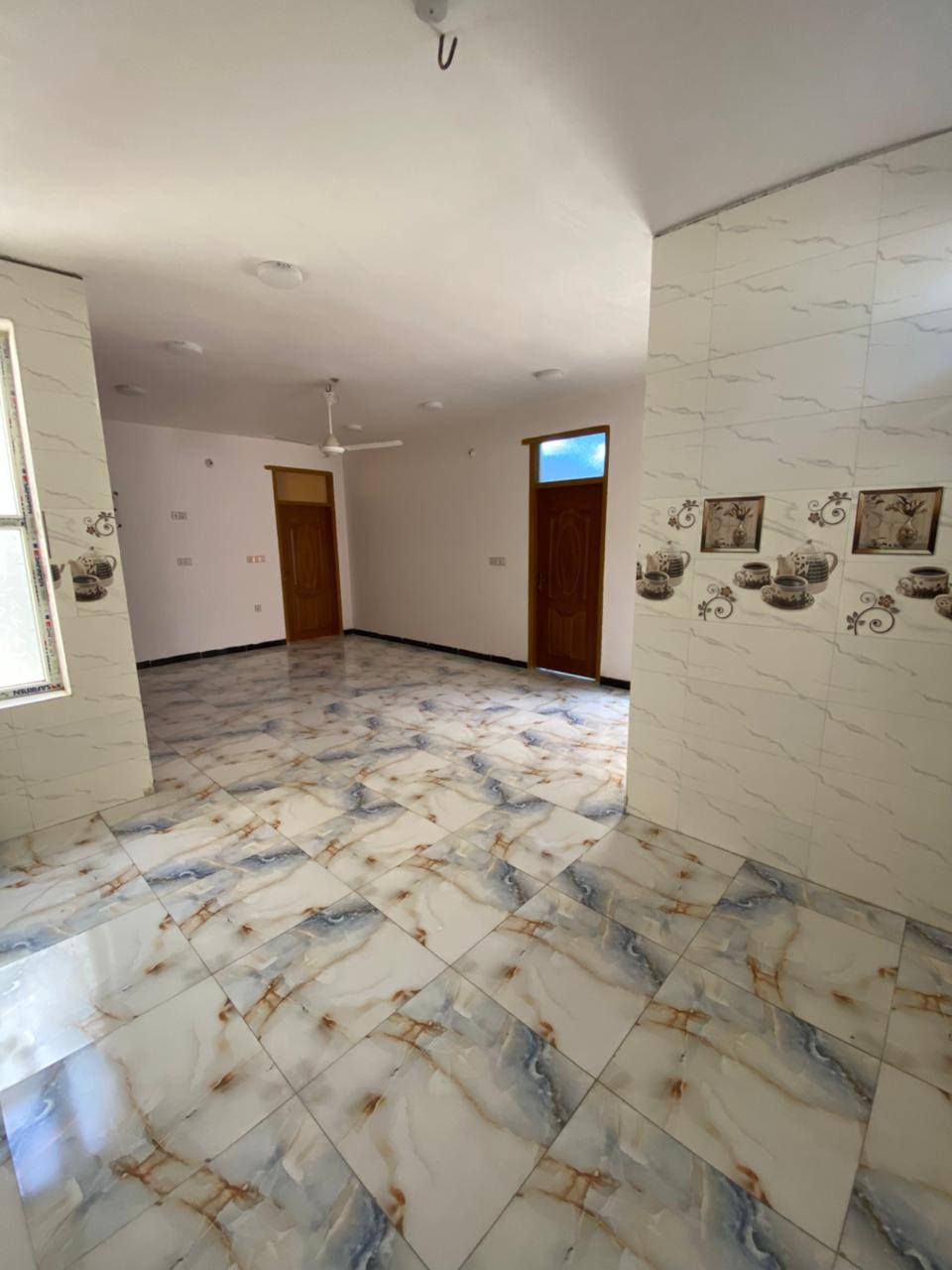 اعلان بيت للبيع مساحته 200 متر طابو زراعي سند 25   التفاصيل ثلاث غرف نوم وحده أرضيه واثنين طابق ثاني ثلاث مجمعات صحيه مناور عدد اثنين مطبخ واستقبال الضيوف السعر 190مليون وبي مجال إنشاء الله حي الصحه فرع الجامع علي الهادي قرب بيت ابو النسر الاستفسار اتصل ع ارقام التاليه 
         حسن الطائي 
       ***********
        ولاء ابوغدير 
       ***********
