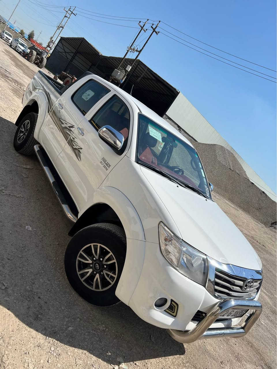 مەرزیە مۆدیل 2012 بتل  سیارەکە لەسەر دەقی شەریکە ماوەتەوە  مەکینەی نەکراوەتەوە 150 هەزاری عەقیقی رۆیشتوە  سەنەوی و هەزەی نوێیە تەزرەکی زۆر زۆرکەمی  هەیە بەچاو نابیندری لەگەل دو جی زۆر بجوکی. پی دی ئارە ژ.م ***********تب له هەولیرم أربيل, العراق
