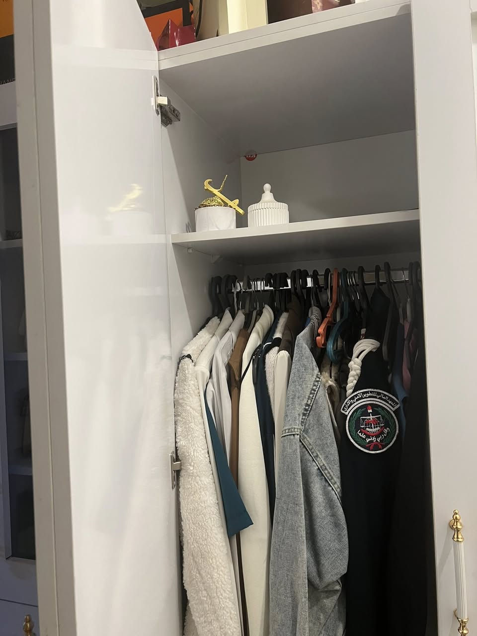 بيع غرفه تصميم مهندس متكونه من اربع قطع للشراء خاص او على الرقم ***********
