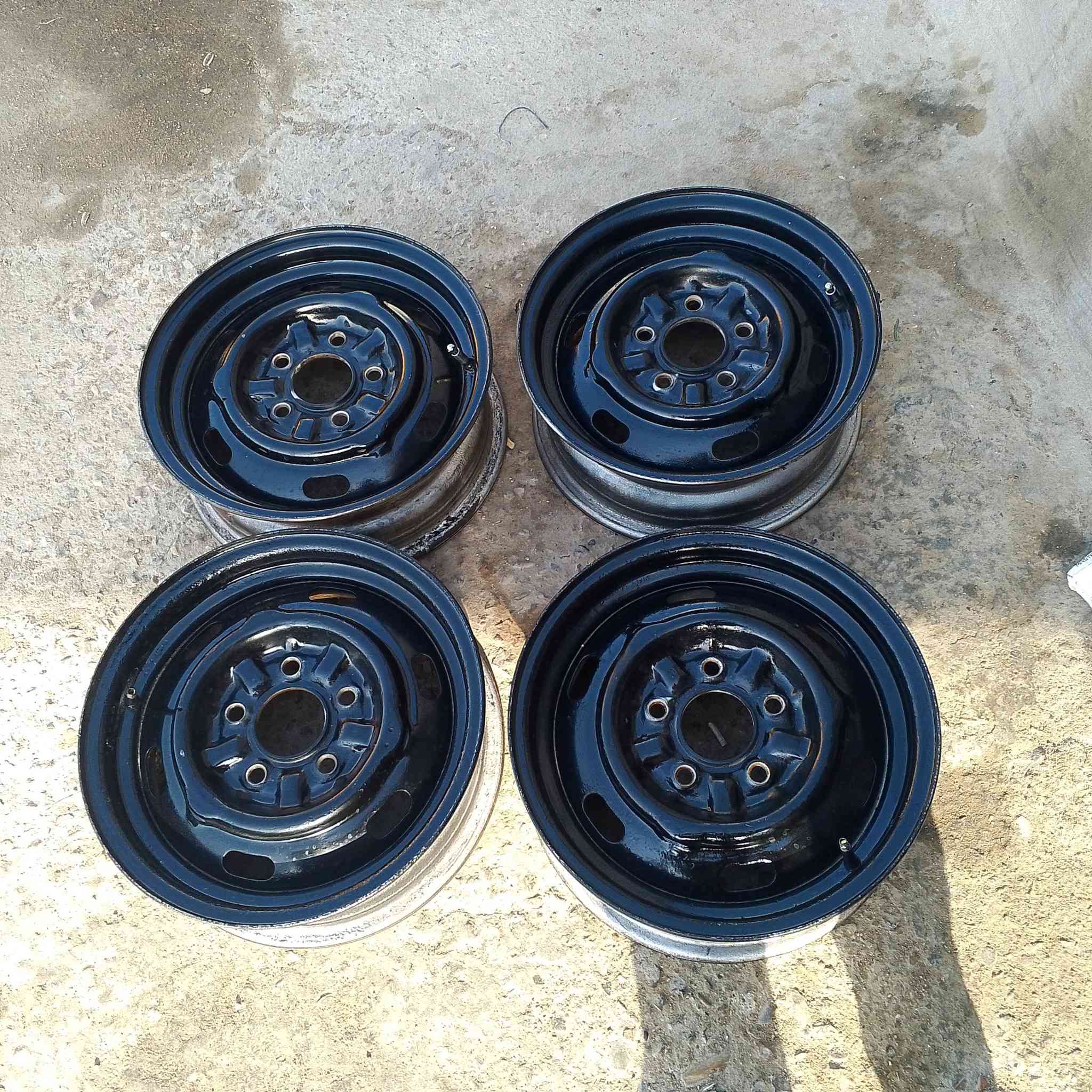 ويلات سوبر 82حجم 14للبيع سعر 100 العنوان بصره زبير رقم الهاتف ***********
