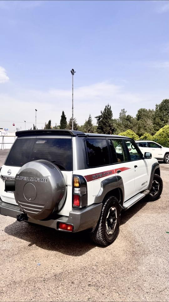 باترول سوبر سفاري ٢٠١٩ اصلي
ماشي ٨٨ الف كيلومتر حقيقي
لونين بيلادي 
كامل مواصفات
وينج وارن امريكي ، ثلاجة ، 
كير و محرك بشرط
ما بيها نواقص 
رقم دهوك تتحول ثاني يوم 
بيها ٥ قطعة صبغ بدون ايرباك 
سعر ٢٩٠$
***********
