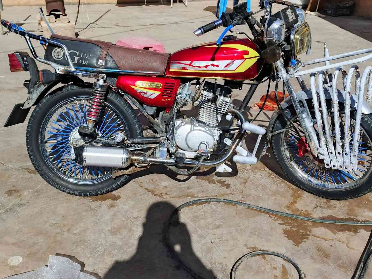 ايراني  4 كير 23 كلهه شغال محرك ممفتوح مناقصه اي شي اشاير كله شغال هورن لايت صالنصه رياضي السعر 500وبي مجال  ***********
