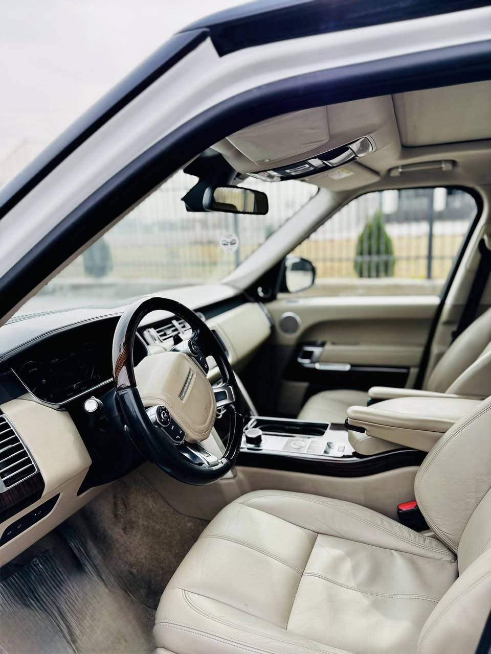 السلام عليكم

رانج فوك 2016 وكاله سردار 

السياره كفاله عامه فول للاخير داخل بيجى اصل

مكينه ٨ سلندر  مكاني اربيل للاستفسار ***********
