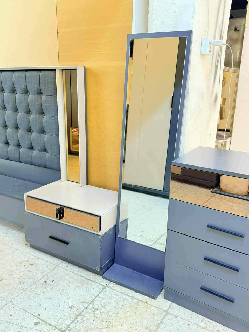 ✨ غرفة تركي 🇹🇷 اصلي صبغ حراري  10 قطع 
 نظام أبواب  موديل حديث 
سرير مخزن عملي
 ضهر بلوك
 قماش وتر بروف أصلي
✨ نظافة 90/💯
السعر  / مليون و100 السعر ثابت
شد ونقل مجاني داخل بغداد
 توصيل للمحافظات بأسعار رمزية


**إذا كنت صاحب هذا الإعلان وتريد حذفه لأي سبب، رجاءا أرسل رسالة إلى الدعم الفني**