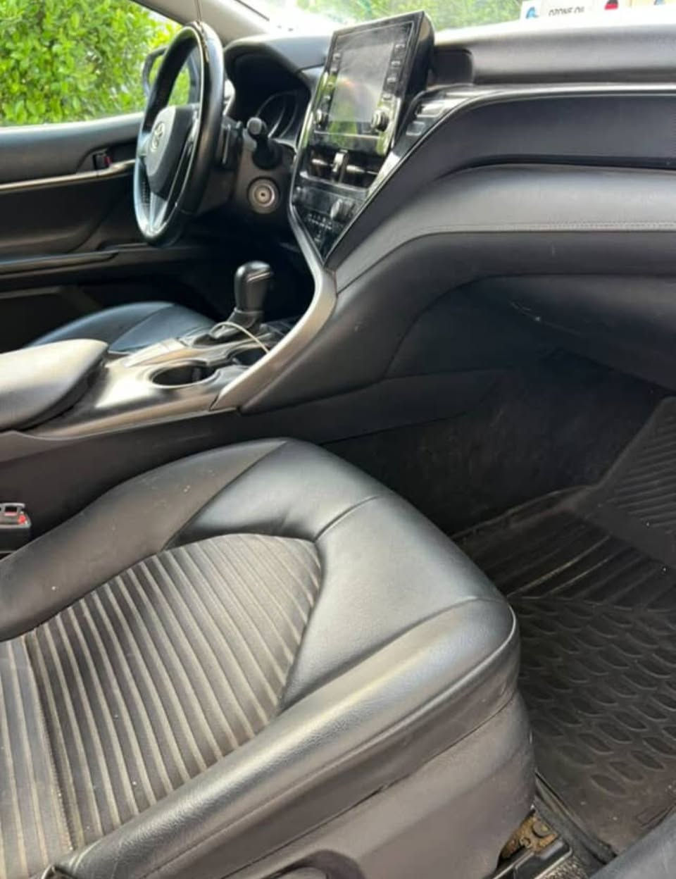 السلام عليكم
تيوتا كامري موديل 2022 السياره ماشيه 77 الف ميل الضرر جاملغ من جهه السايق مبدل ابلادي وشبر بل بنيد ما مصلح بعده والدعاميه الاماميه مصبوغه السياره فئه ال se  مكان السياره حله مركز السعر 168 وبيها مجال 
لل استفسار عن الرقم ***********
