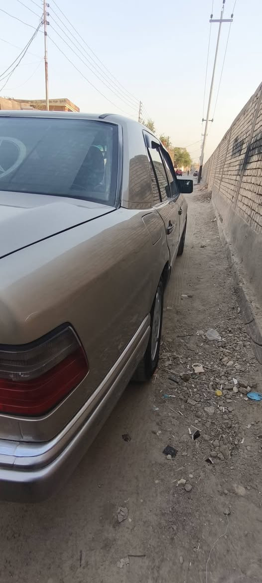 السلام عليكم مارسدس دب للبيع موديل 86 محدث 92.  رقم بغداد دولي بأسمي سنويه ل 28...قواعد دبل سليمه..حداديه زينه سياره ناعمه محرك بطه 3000 بيهه وكير استاريكس توني شاده ..بيهه خياسات  بالدوسات جوه الرجلين الاماميه بسبب التبريد اني سويتهن كهربائيات تبريد شغال لايت زنون عالي ناصي  دواخل نظيفه حلوه ..الكراسي الأماميات السايق والعبري  اثنينهن كهربائي ..اريل كهربائي سنتر لوك فتح وقفل ريموت ..بل اضافه ..شادلها ويل ام أعيون.    السعر 49... مكاني الناصريه قضاء الرفاعي ..


**إذا كنت صاحب هذا الإعلان وتريد حذفه لأي سبب، رجاءا أرسل رسالة إلى الدعم الفني**