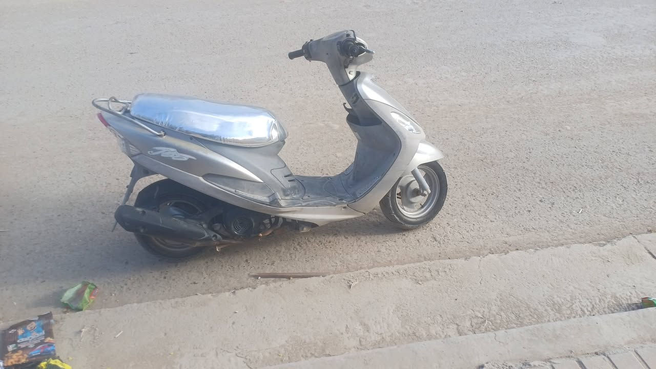 دراجه ماكس منغولي .حاويه .تاير خلفي جديد اصلي باله .باتري جديد لايت زنون وشمسي هورن صافره .كشن مغلف ..كفاله محرك من الفتح سبانه ممحطوطه عليهن ..***********
