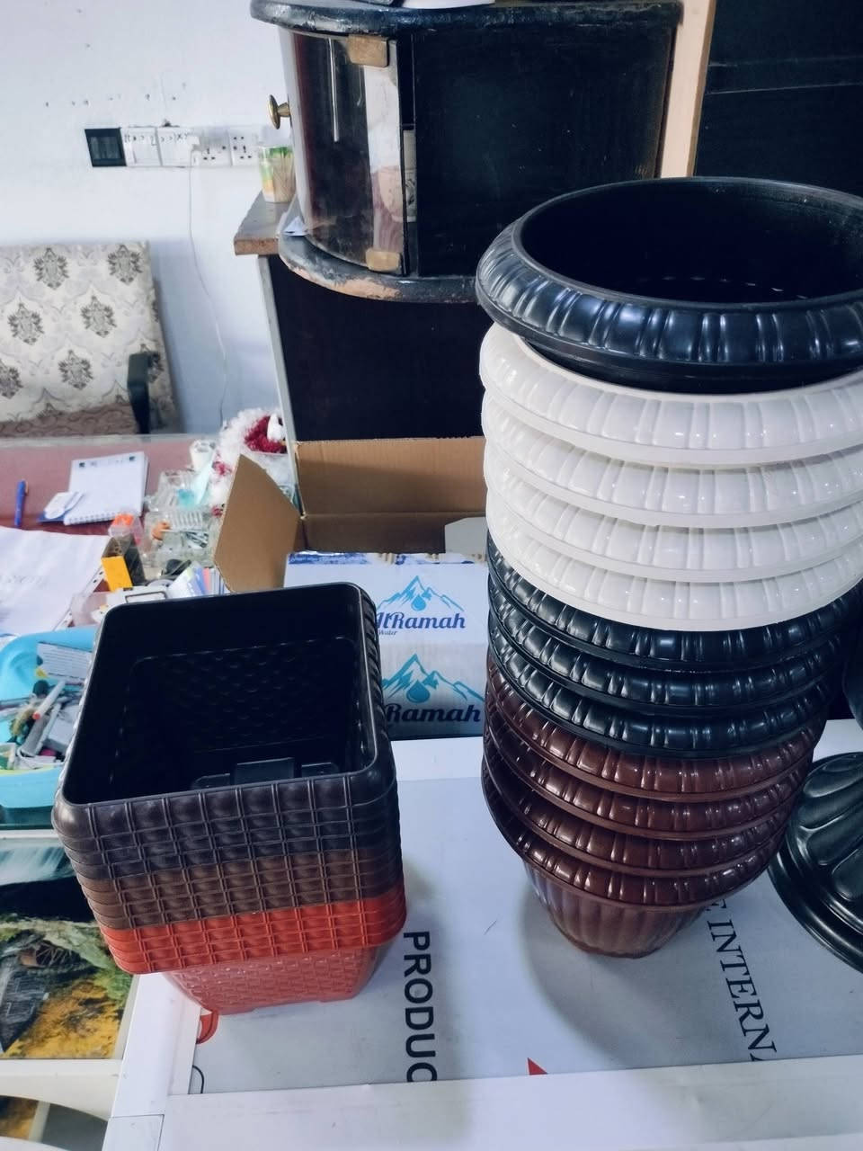 وصول وجبه جديده  حافضات ورد  و احجام مشكله 
معرض ابو كرم لبيع الاثاث المستعمل والجديد 💥💥
وشراء جميع انواع الاثاث المستعمل 💥💥💯
  للتواصل واتساب اواتصال ***********--***********
العنوان /(دهوك فايدة)
بالقرب من سايدين سوق فايده مقابل طرشي الشفاء وبجوار 
مدرسة هيما.. 
@إشارة.
