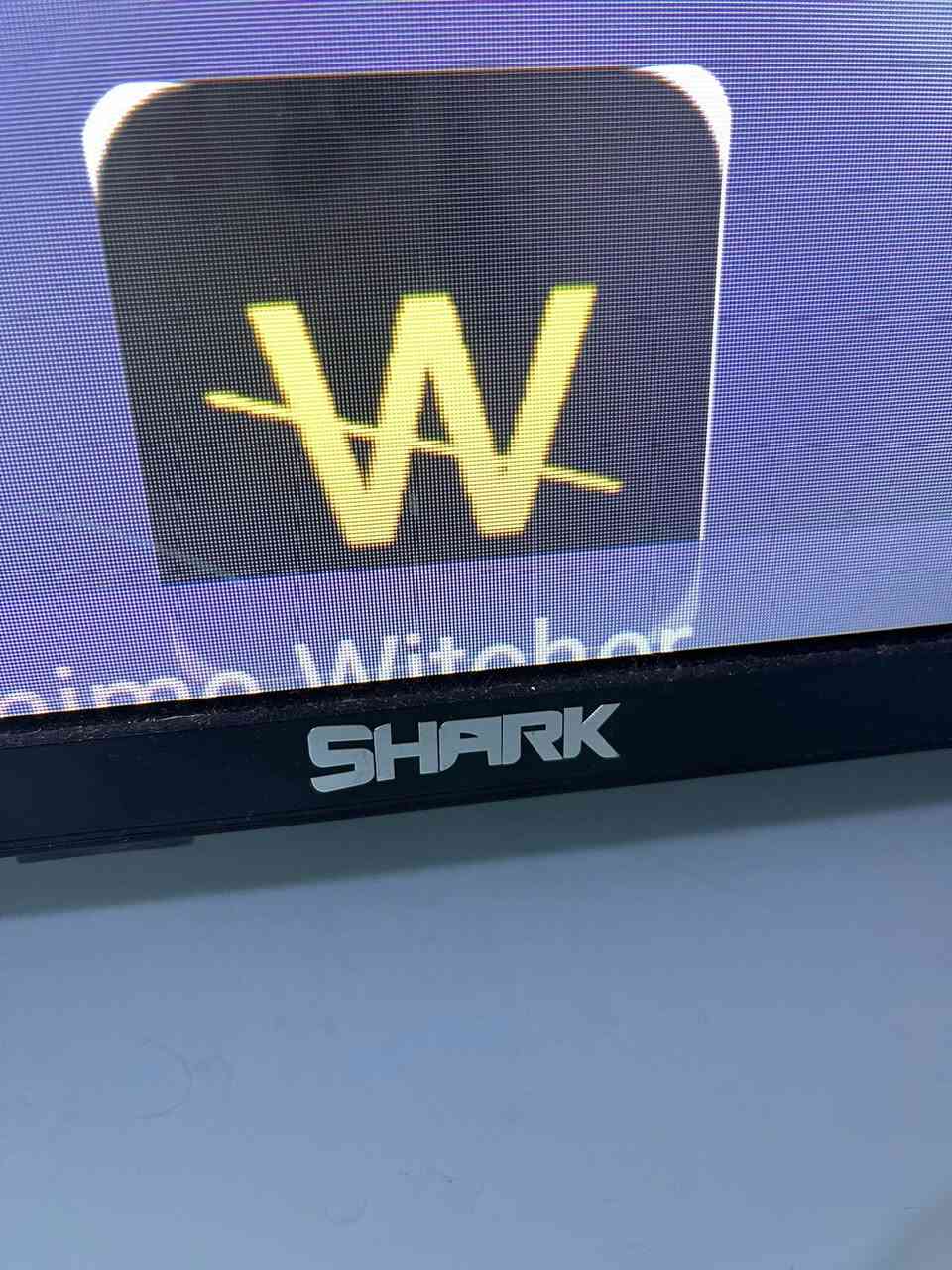 شاشه سمارت من شركه shark حجمها 43 بيها إنترنيت و مستعمله قليل شاشه نضيفه سعر 
200 الف  بيها مجال بسيط العنوان الحريه  منطقه سلام ***********
