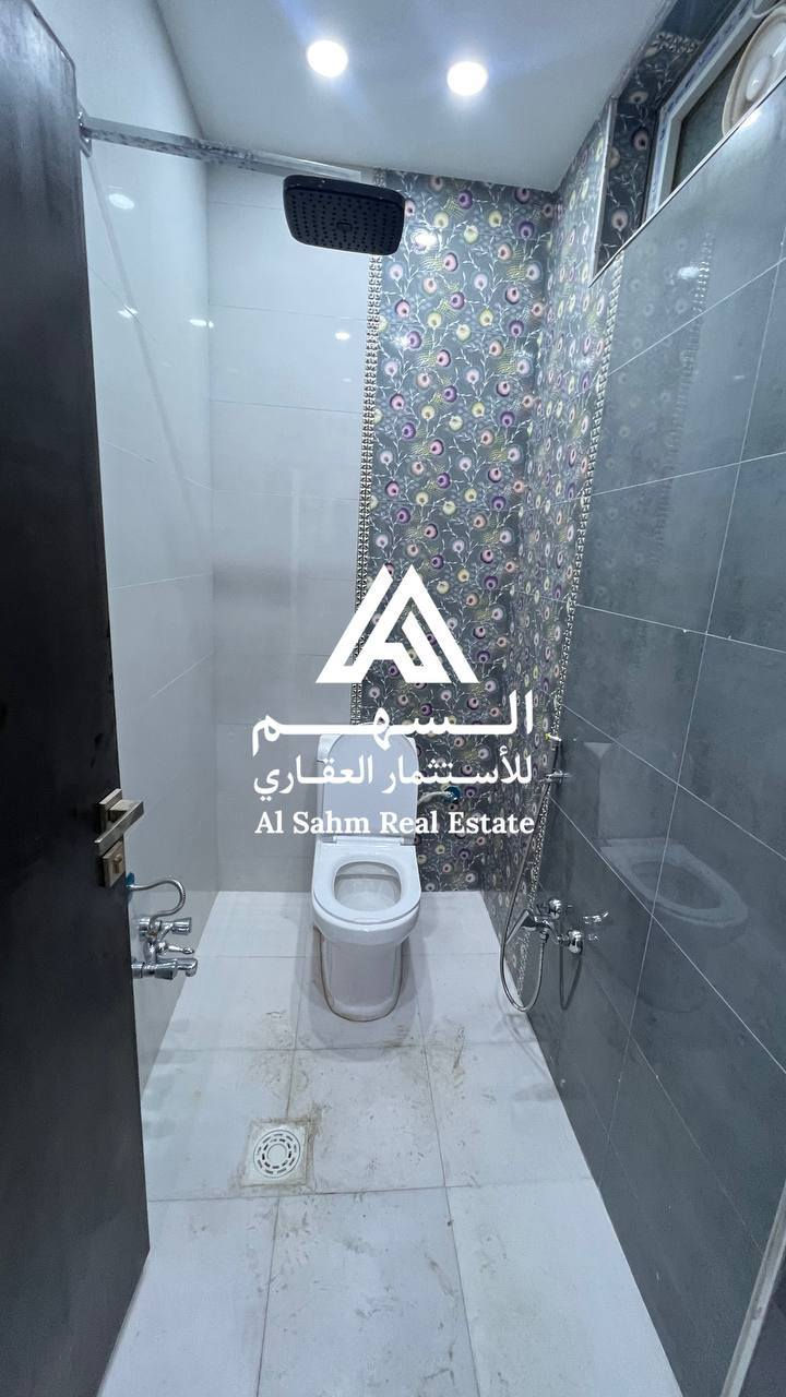 🏛️شقه للايجار طابق اول🏛️
تصلح تجاريه او موضفين 

في حي المهندسين بناء حديث ديلوكس

تحتوي غرفتين منام صاله مطبخ
صحيات استقبال موقع ممتاز

سعر الايجار 700 الف
***********
