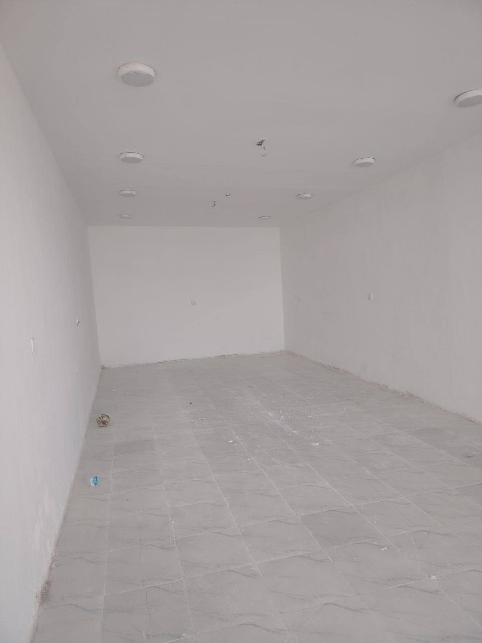 سلام عليكم محل تجاري لليجار مكانه تجاري عل سريع المعلمين مقابيله قاعه قصر جرش  نزال ١٠ واجه ٤ للستفسار***********
