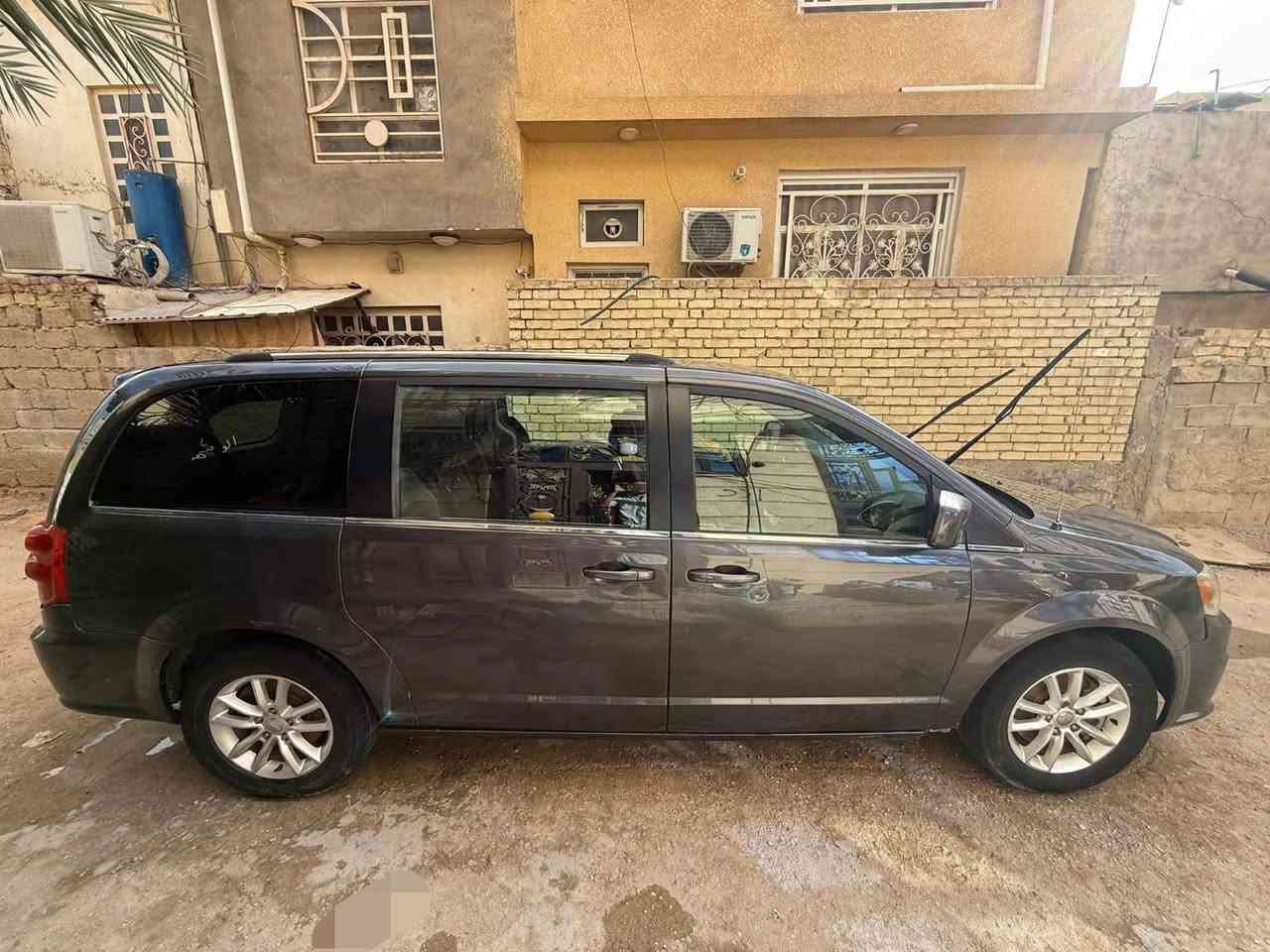 السلام عليكم للبيع او مراوس 
‏دوج كرفان 2018
‏مواصفات sxt فول 
‏بيبان كهرباء 
‏جنطة كهرباء 
‏كشن سايق كهرباء
‏جام كهرباء 
‏نضام ايكو اقتصاد بانزين 
‏كشنات vip ملكي 
‏كشنات بلع +جلد
‏فرس ارضي 
‏ثلاث قطع تبريد 
‏تثبيت سرعة
‏مانع انزلاق 
‏باتري جديد
‏تخم تاير جديد قبل كم يوم شديتهن 
‏حادثها بامريكا 3 قطع بدون ايرباك صور حادثها موجودة بالخاص 
‏وبيها رشات صبغ فقط بلعراق اثر شخوط و توحيدلون بدون ضربه شرط شاصي لغد ايرباك مكفول السعر 146 و بيها مجال 
‏رقم بابل دولي باسمي تحويل ثاني يوم هزه جديدة 
‏مكاني كربلاء 
‏للاتصال ***********
موجود على الواتساب 
‏
