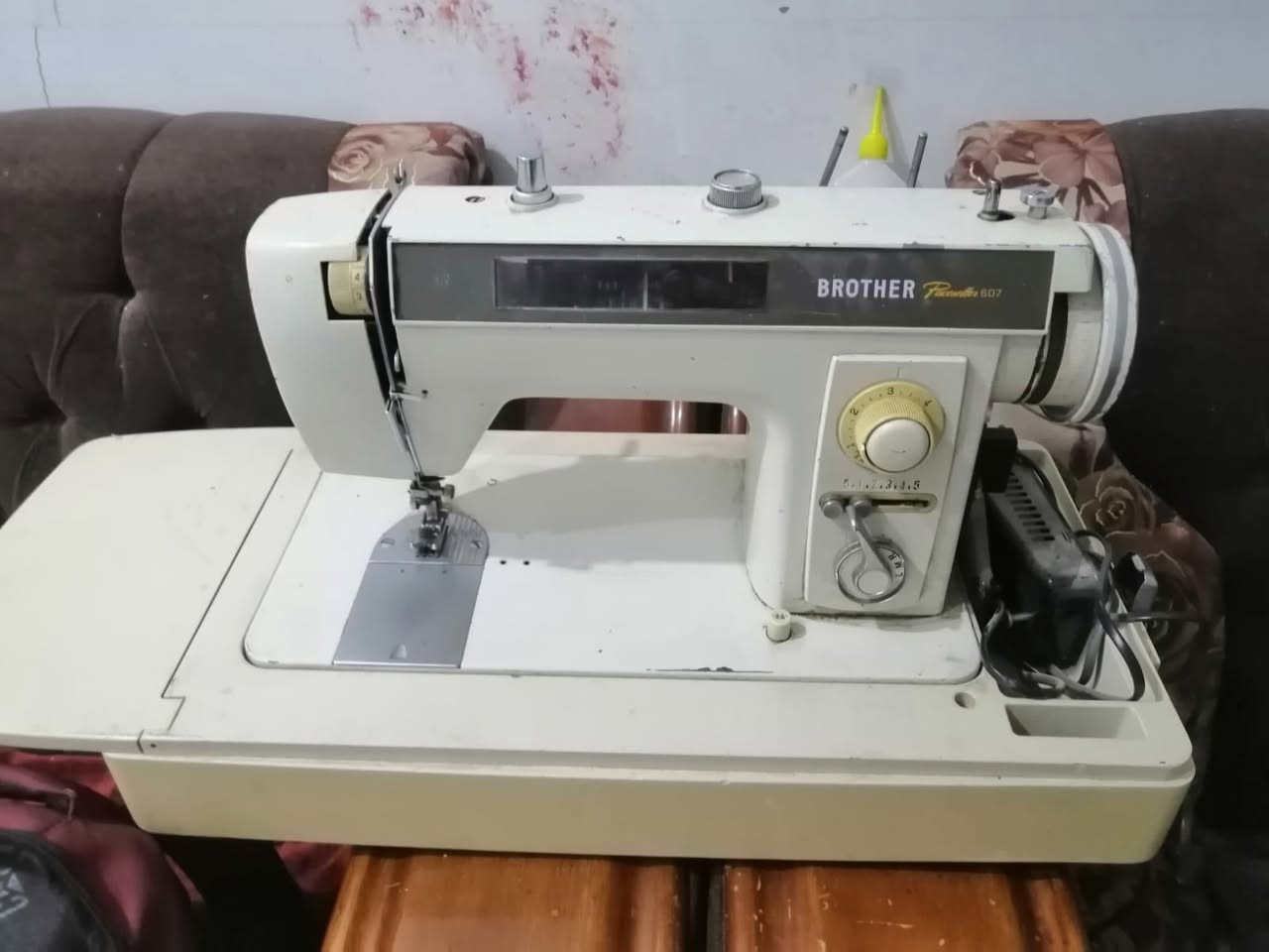 مكينة خياطة شغالة على الفحص مكينة وماطور ودواسة السعر ٥٠ المكان نجف حي ميسان ***********
