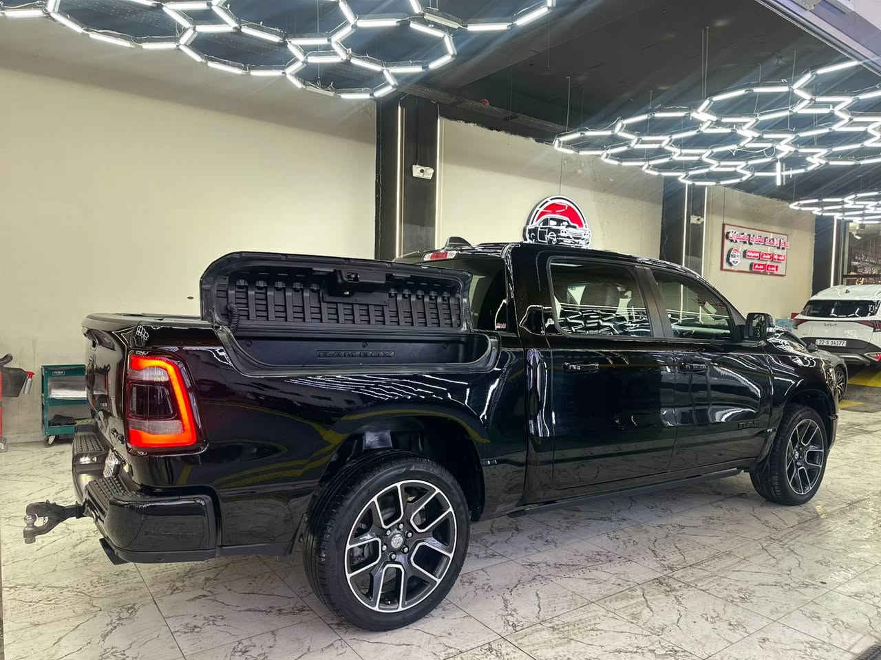 سلام عليكم دوج رام 
فئه سبورت بلاك اديشن 
واحد على واحد فول موصفات مكفوله كلين حته الدعاميات كفاله  على وضع الشركه السياره  برغي ما مفتوح بيها 
السياره ماشيه ١١٥ الف كم 
باب خلفي طويل بدي قصير 
سياره رقم دهوك بأسمنا تحويل مباشر 
ميحتاج اذكر الموصفات لان فول ماكو اعلى من هيج موصفات 
السياره متواجده بغداد  ابو غريب 
موديل ٢٠٢٠
السعر ٤ شدات وبيها مجال بسيط 
تفاصيل اكثر اتصال ع الرقم لان ممتواجد فيس 

0783 195 5500
