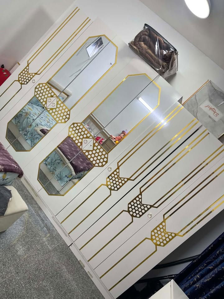 سلام عليكم غرفه تركيه ١١ قطعه نضيفه كلش للبيع مكاني بغداد الغزاليه ***********
