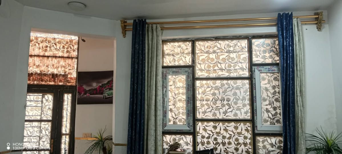 السلام عليكم ورحمة الله وبركاته
بيت للبيع مساحة 150 طابو زراعي 25 البيت بناء حديث وطابقين وبناء طابوك جمهوري. 
الطابق الثاني.. يحتوي على 3غرف نوم. وصالة ومطبخ وصحيات واكيد بيتونة وسطح. وبي درج خارجي صب كونكريت يعني تكدر تعزل الطابق الثاني وحدة.  
الطابق الارضي.. يحتوي على غرفتين نوم وصالة  واستقبال ومطبخ اضافة الى صحيات داخلية مغربي مع حمام. وصحيات خارجية. ايضآ 

العنوان الامين الاولى. 
شارع ابو الدهن خلف اسواق المائدة 
طريق الحر والي مدخل ثاني خلف جامعة اهل البيت الاتصال ***********
