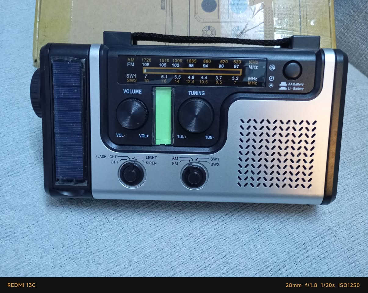 📻 راديو شحن متعدد الوظائف 📻
هذا راديو طوارئ محمول متعدد النطاقات يعمل بالطاقة الشمسية وبمقبض تدوير يدوي. 

طرق الشحن: يمكن شحنه عبر الطاقة الشمسية، أو مقبض الدينامو اليدوي، أو باستخدام بطاريات، أو عبر منفذ USB.

الوظائف: يدعم موجات AM، FM، وموجات قصيرة (SW)، ويحتوي على مصباح LED مدمج وميزة تنبيه للطوارئ.

استخدامات إضافية: يمكن استخدامه كبنك طاقة لشحن الهواتف المحمولة في حالات الطوارئ.
للاستفسار مراجعة الصفحه 
يوجد توصيل ❤️


**إذا كنت صاحب هذا الإعلان وتريد حذفه لأي سبب، رجاءا أرسل رسالة إلى الدعم الفني**