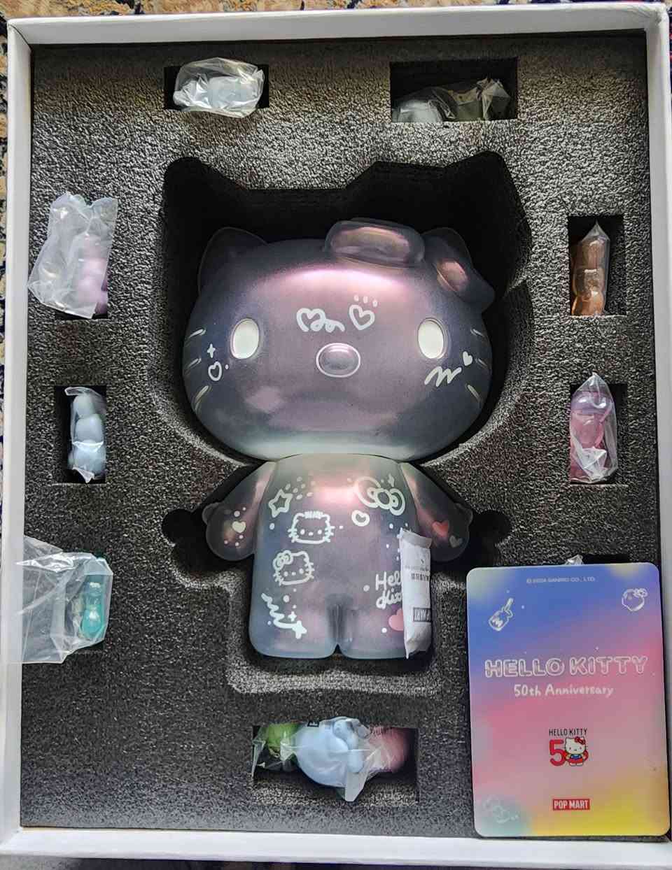 للبيع مجسم هيلو كيتي الذكرى 50) - إصدار Pop Mart الفاخر والأصلي
التفاصيل
الماركة POP MART الأصلية تم
فحص الباركود والتأكد من الأصالة).
. الإصدار : Hello Kitty 50th
.Anniversary - Limite Edition
الحالة جديدة تماما (MintCondition
المحتويات الصندوق الأصلي كامل
المجسم الأساسي + 9 ملحقات
اكسسوارات كاملة + بطاقة التعريف الأصلية (Identity Card)
ملاحظة : هذا الإصدار الفاخر يتميز بدقة التفاصيل وهو موجه للمقتنين (Collectors)، وليس مجرد لعبة


**إذا كنت صاحب هذا الإعلان وتريد حذفه لأي سبب، رجاءا أرسل رسالة إلى الدعم الفني**