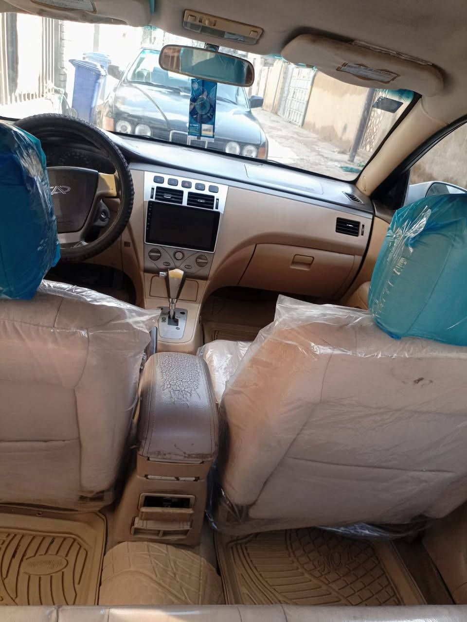 السلام عليكم شيري A5 موديل 2011
كير مكينة مكفولات  مكينة 2000 كير ميكانيكي

صدر امامي خلفي جديد

تخم تاير جديد 

سياره بلاديه ومابيها اي شي مابيها رصعات 

ولاضربه ولاتبديل بيها صبغ على كد شبر يم قبق بانزين والباقي كله كفاله

تبريد شغال نقص غاز شويه

بسمي تحويل ثاني يوم 

معروضه ب44 وبيها مجال

مكاني الدورة ابو دشير

***********
