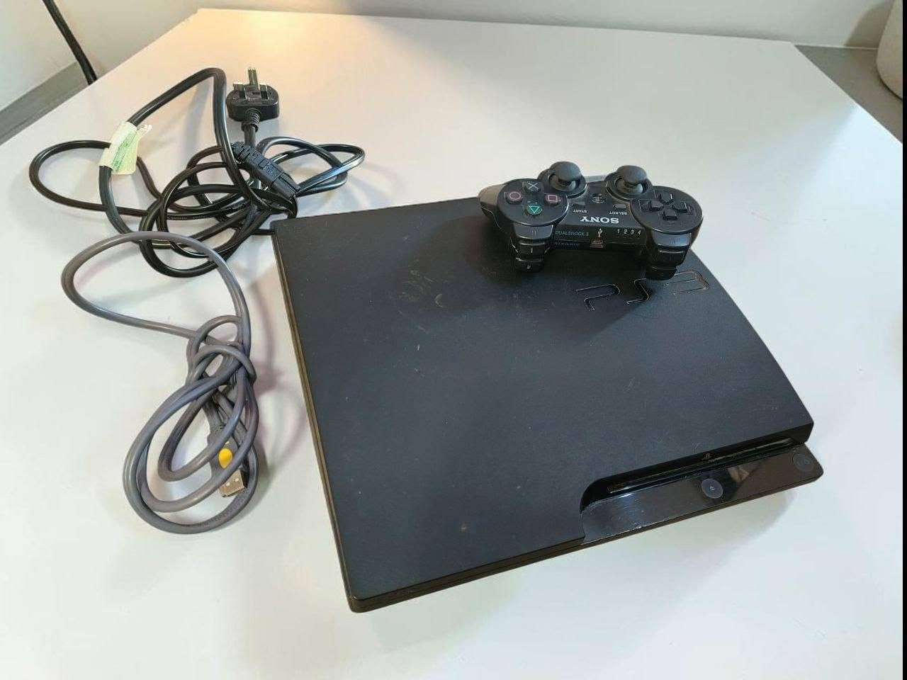 PlayStation 3
يدتين، بلوتوث&توصالة
وبينو مجال.


**إذا كنت صاحب هذا الإعلان وتريد حذفه لأي سبب، رجاءا أرسل رسالة إلى الدعم الفني**