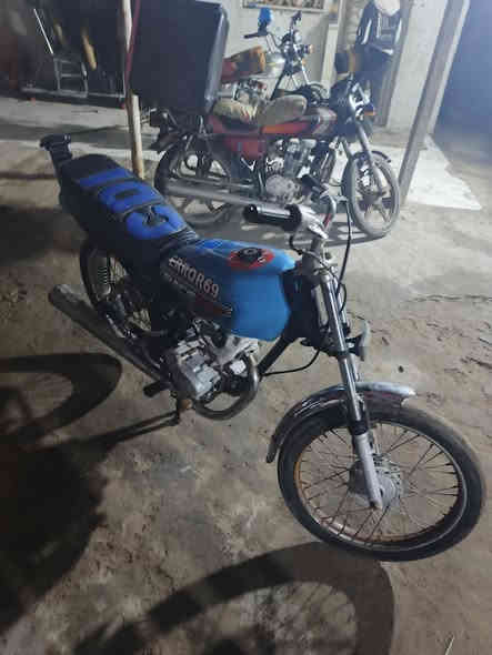 السلام عليكم دراجه ايراني ادوات محركه مقفول لا صوت لا شيء فقط بها خير تبخير السعر 200 المكان بصره
حي طارق ***********
