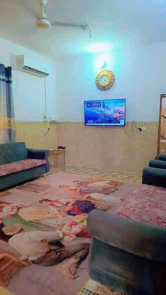 قطعه بمساحة 463 متر سند 25 اقرار محكمه مباشر بأسم المشتري يحتوي ع بيت طابقين بمساحة250 متر يحتوي ع 3غرف نوم مع صاله واستقبال ومطبخ وكراج سياره وحديقه في منطقه الحسينيه الجريه  --كريد--- بسعر 115 قابل للتفاوض للاستفسار ***********
