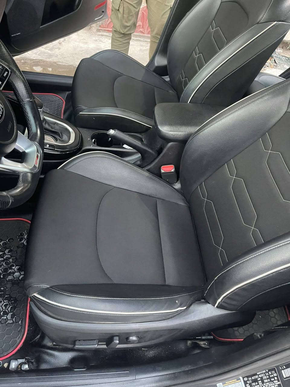 السلام عليكم
للبيع 
كيا فورتي 2021 GT LINE 🏁  فول مواصفات
بصمة ابواب و تشغيل
صندوق ذكي يفتح عند الاقتراب
فتحة سقف
كامرة خلفيه دوارة 
رادارات امامي خلفي جانبي 💥
ثلاث وضعيات قيادة Sport _ smart _ normal ✈️
كشنات مخمل و جلد مختم GTline
ستيرن شكل D مختم GTline
تدفئة 🔥 و تبريد ❄️ 100% 
اللون رصاصي نفطي
محرك 2000 دوش
كير و محرك مكفولات شرط الفحص
باتري جديد و تخم تاير جديد 
حادث جاملغ امامي جهة الراكب مبدل بلاد نفس اللون
بدون دواخل و ايرباكات سليمة .... صور الحادث موضحة بالمنشور 👇👇
ماشيه : 71500
السعر : 15,300 $  بيها مجال بسيط للطيبين
للتواصل : ***********
                                                                                      ***********
