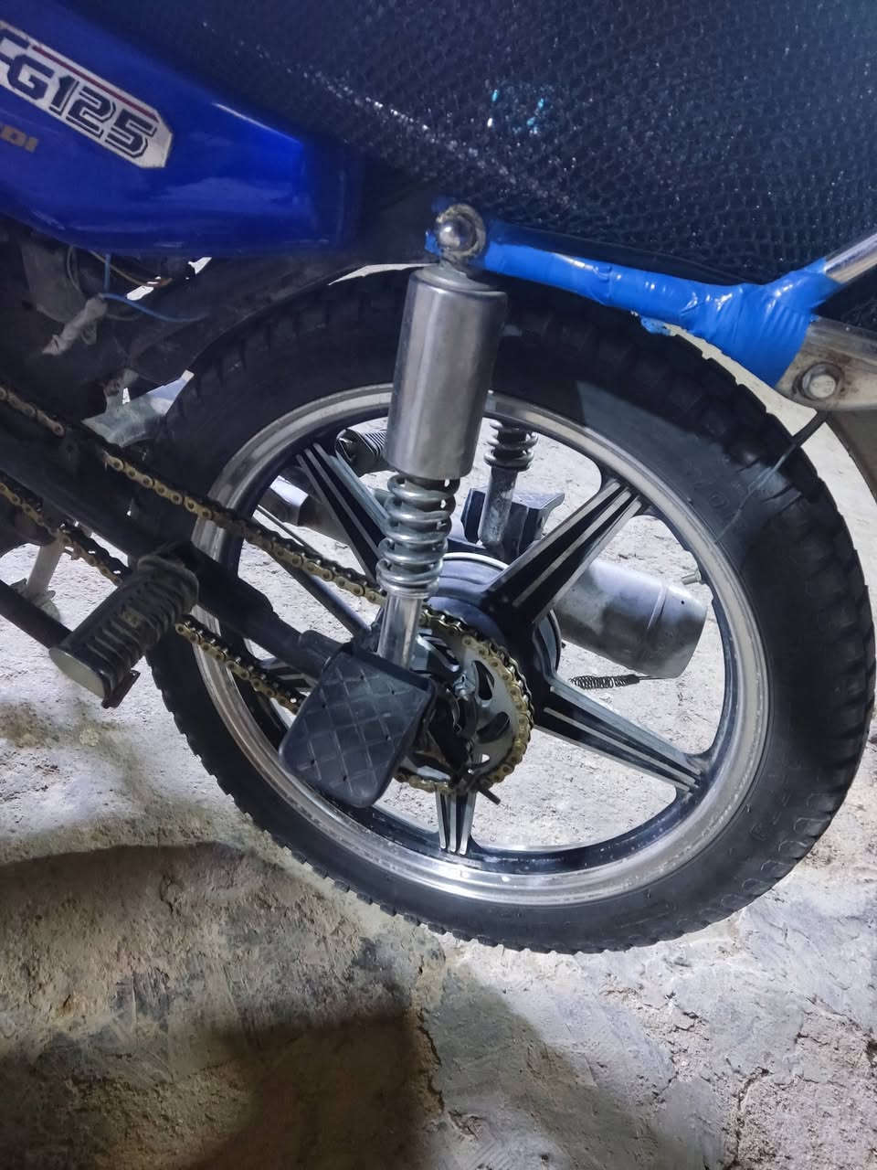 سلام عليكم
ماطور جاهز  كهربائيات ليت امامي او خلفي ويل خلفي او تاير جديد نشاط فول للبيع السعر 350 او بي مجال بسيط الطيبين او يرهم مراوس حسب القناعه دبلات بيهن ثكل شويه خاص متواجد


**إذا كنت صاحب هذا الإعلان وتريد حذفه لأي سبب، رجاءا أرسل رسالة إلى الدعم الفني**