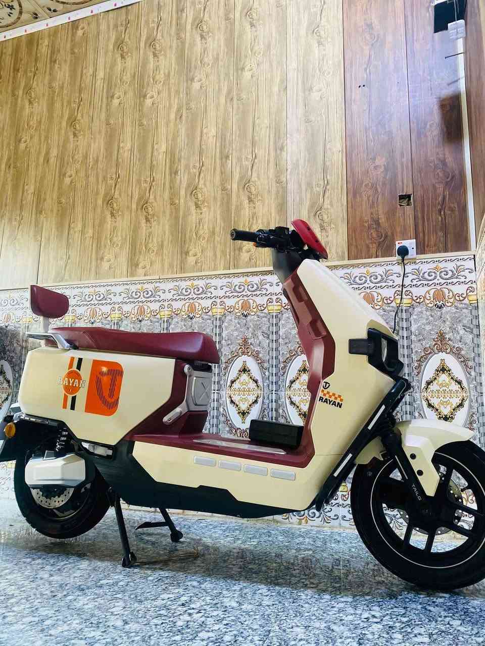 السلام عليكم شباب دراجة شحن الريان (وحش الكون) اكثر شي ماشي بسوك فول مواصفات نضام بك دبل إشارة نضام بارك ست بطاريات مسطرة تمشيك الشحنة الوحدة 70كيلو دراجة حلوة ونظيفة صارلي شهرين من اشتريتها سعر مليون و 100وبيها مجال بسيط الشراي يتواصل خاص متواجد مازنجز واتساب مكاني الدجيل رقمي *********** . *********** بغداد, العراق
