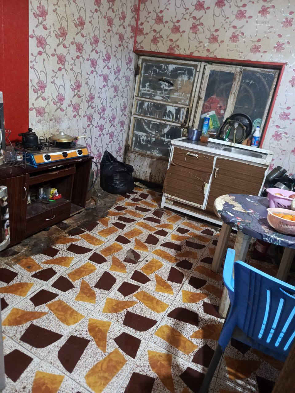 اسلام عليكم.  بيت زراعي  100 متر. مربع. يتكون من براني وصاله وغرفه وحمام داخلي وحمام خرجي 20 وبي مجال. الفرات.  الطاقه.  رقم الهاتف.  ***********.  واساب
