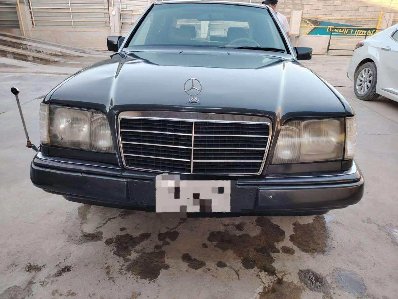 مارسدس دب 300
موديل 1988 محدث بيبي شبح بالكامل 
رقم صلاح الدين 
مكينه وكير 2500 بطه 
فتحه بصمه تشغيل 
غرفه نظيفه وبلاديه 
باتري جديد 
مصبوغه عام جماليه
بيها ضربة بتكمة السايق ومصلحة 
نقص صدر خلفي وتبريد كمبريسر 
مكان السيارة صلاح الدين
السعر ٤٢ 
***********
