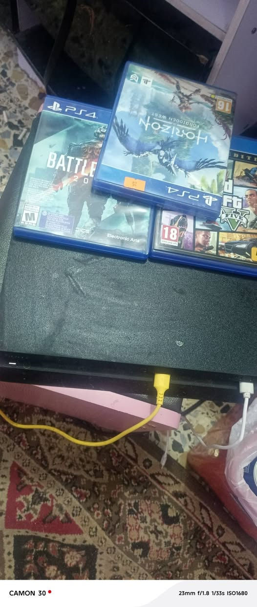 بلي فور سلم
نضيف استعمال اقل سنة 
ويا جوستكات ثنين 
اقراص تلاثة 
مكاني زيونة 
السعر 300 الف وبي مجال بسيط
سبب البيع عندي مشروع بيع اكلات 
***********
