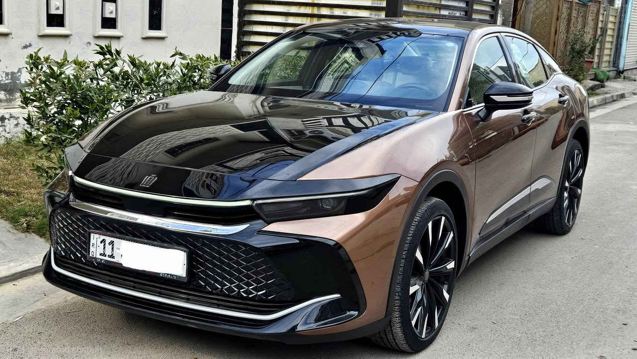 كراون ماجستا 2023 تو كلر
  وكالة ساز ضمان 8 سنوات على منظومة 
الهايبرد
 ماشية 23 الف كيلومتر كفالة عامه
السياره جديدة بوضع الوكالة استخدام بيت فقط
فوووول مواصفات 
* 5 بصمات ابواب وتشغيل 
* جنطة كهرباء
* مقاعد جلد وكهرباء خزن ميموري وتدفئة وتبريد
* سقف بانوراما
* 4 ابواب شفط
* محرك 2400 توربو
* فور ويل
* رادار امامي وخلفي توقف ذاتي
* إضافة LED + زينون وتحكم في ارتفاع وانخفاض 
* ستيرن كهرباء وتدفئة
وهواي بيها مواصفات بعد

مكان السيارة بغداد
استفسار
☎️ ***********
