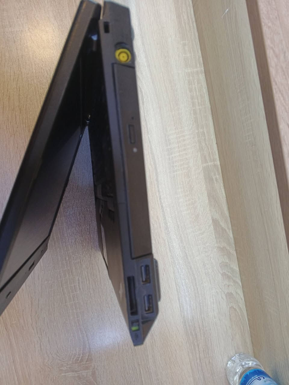 للبيع ((٨٠ الف))
لابتوب لونوفو ThinkPad 
موديل L420
نظيف بنسبة 90%
ذاكرة 320GB
رام 4GB
نظام  windows 10 pro معفل
بطارية ممتازة 
 عنوان بغداد المحمودية حي البتول


**إذا كنت صاحب هذا الإعلان وتريد حذفه لأي سبب، رجاءا أرسل رسالة إلى الدعم الفني**
