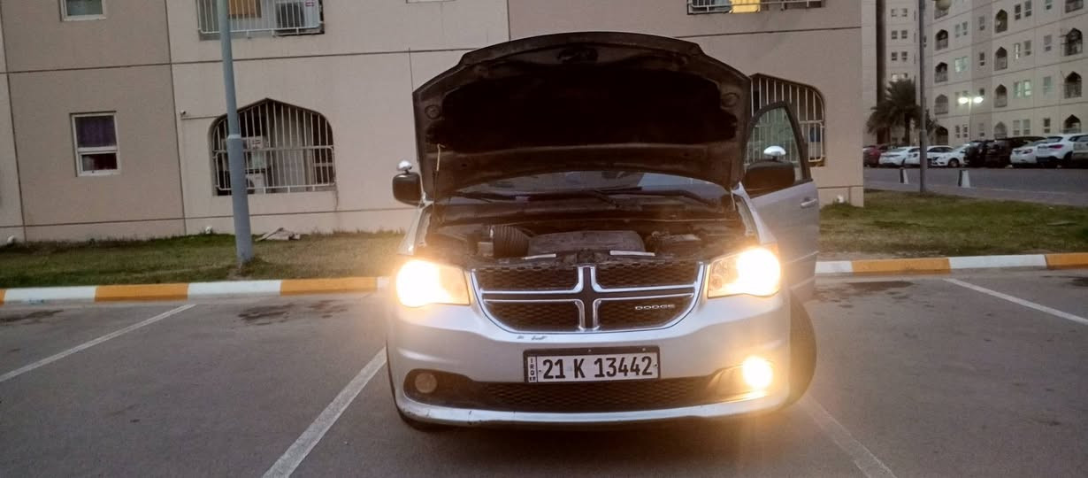 السلام عليكم 
دوج گراند كرفان م/2012
ثلاث قطع تدفئه تبريد 
شاشه وكامره خلفيه 
تحكمات ستيرن مثبت سرعه 
منظومه زنون/ هورنات زوج يوكن وزوج طاط
كشنات مخمل بيجي
بيه كشن اضافي ب50الف  و الفرس الوسطي وحامل اكواب 
تخم تاير نظيف صدر نظيف گير گصه جديد  
سيبايه وسبير فوگ وسبير جوه 
جام 6 كهرباء داخله كلين 
بالعراق نص من الچاملغ الخلفي الأيمن والايسر بارد بدون تكحيل بدون صبغ وگد أصبع من خشم البنيد ونوديهه سونار وأفحص  
محرك جديد الخميس شديته ضمانه الأحد بدا 10ايام من المشايخي سلف جديد باتري جديد كلهم بدلتهن الخميس
رقم سليمانيه هزه جديده سنويه جديده شرط التحويل وكاله مابيع
السعر130 وبيه مجال للطيبين 
رجائا المو شراي لا يكسر بحلال العالم رقم ***********واتساب
مكان بغداد/مجمع بسمايه
