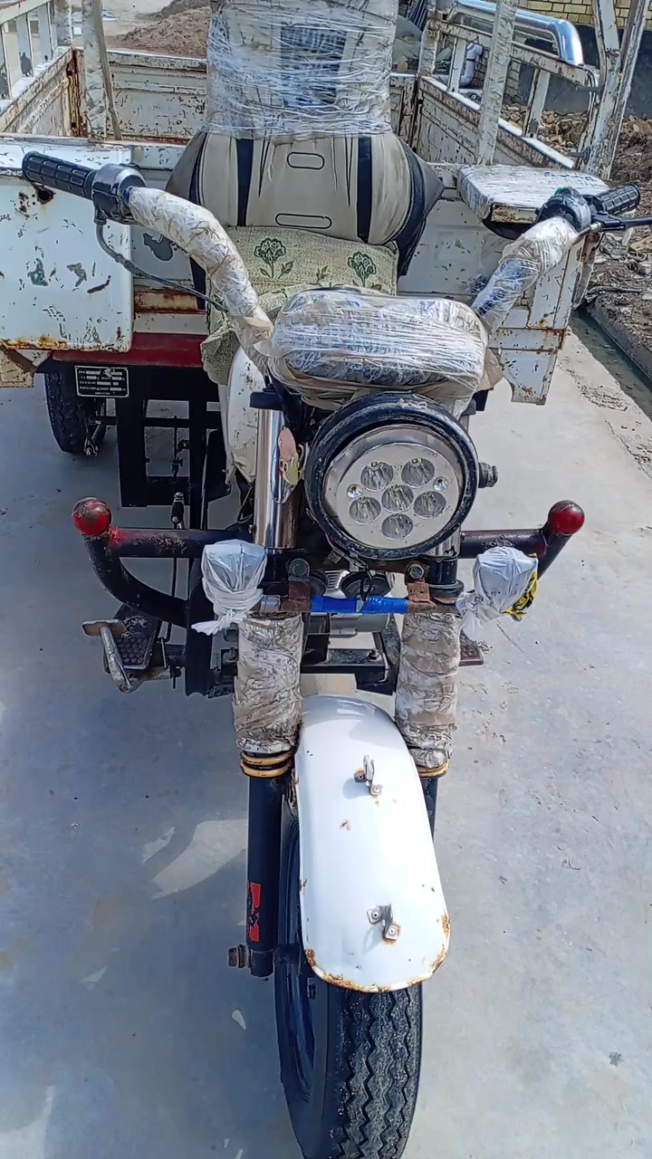 سلام عليكم شباب ستوته للبيع دايون موديل 2015كفاله عامه محرك جديد 2025مكاني قلعه سكر ستفسار عرقم***********
