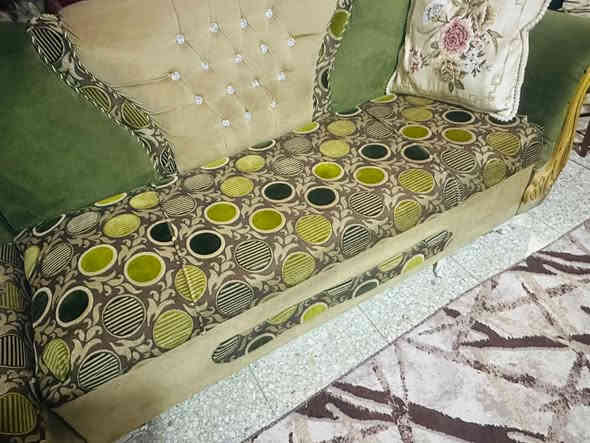 ديوان 8مقاعد بيه ضرر واحد فقط وحده من التجاوي نازله فقط السعر 150وبيه مجال الاستفسار اتصال ***********
