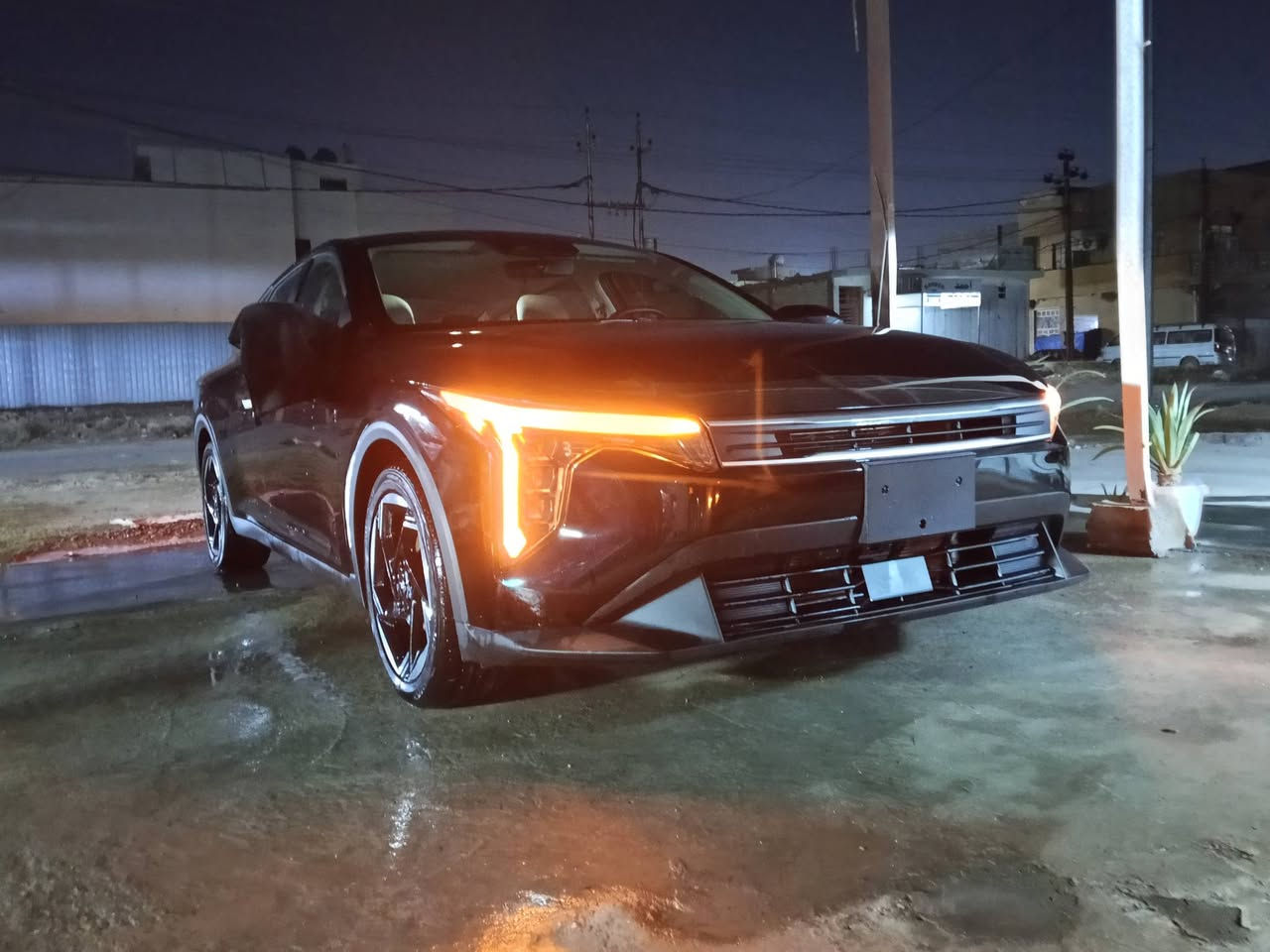 السلام عليكم ورحمة الله وبركاته كي فور موديل 25 حادث كما موضح بالصور بنيد مصبوغ دعاميه نفس الون جاهزه بالا رقم منفيس بسمي فول ما عدا الفتحه والجلد سعر 160 وبيها مجال مكان السياره بغداد الغزاليه ***********
