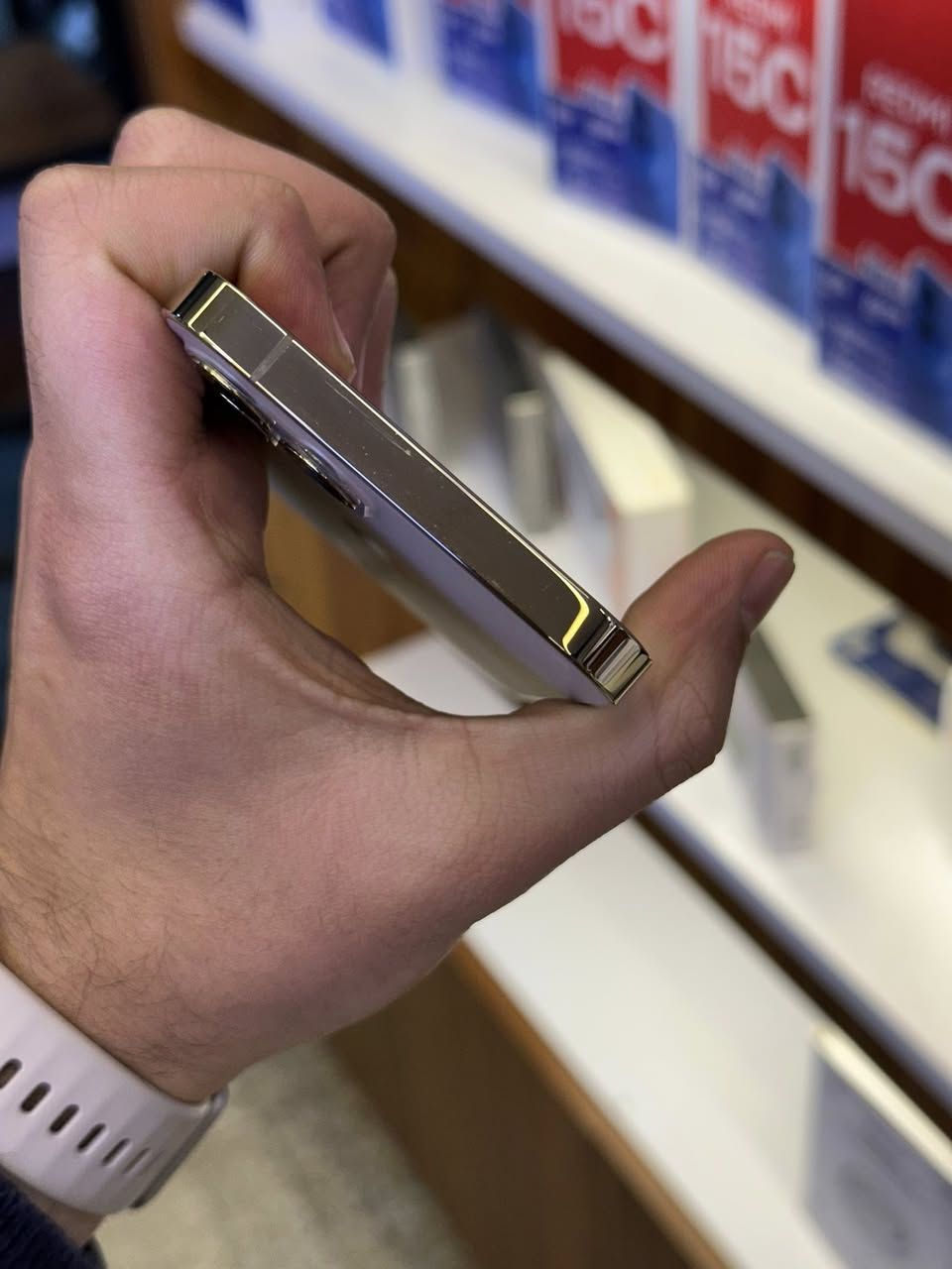 السلام عليكم 12 pro فقط ذاكرة 256 بطارية 77 دبل سيم مبدل كامرة  اصليه السعر 350🔥🔥 ***********
