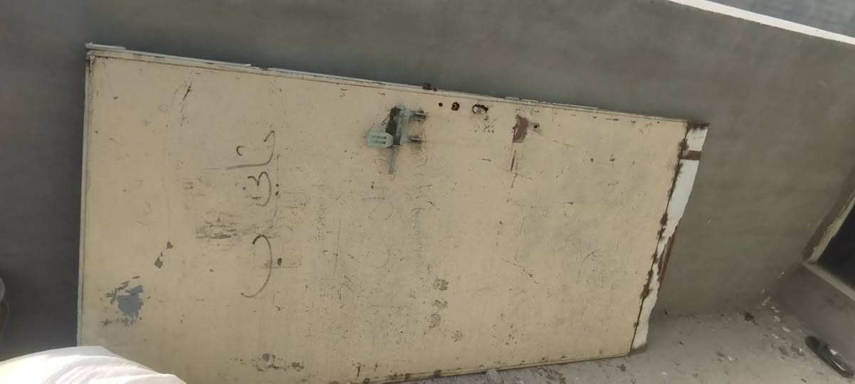 باب حديد مستعمل للبيع
السعر 45 بيها مجال.
***********
