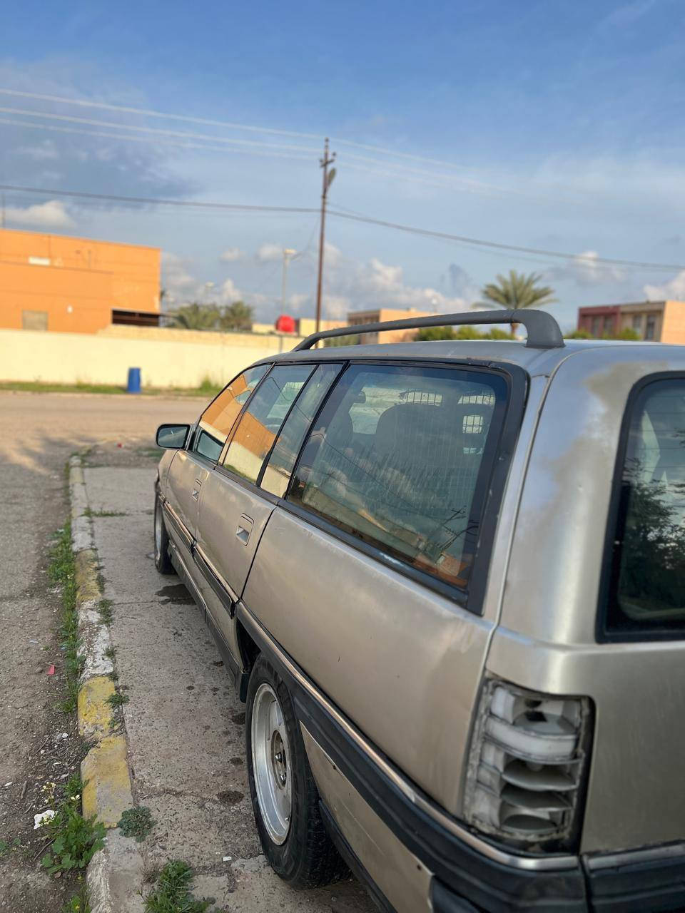 اوبل استيشن 92 محرك وكير ونجي السياره حلوه وناقصهة أشياء بسيطه رقم نينوى لل 28 صاحبها موجود ايمت ما تريد يحول تواير جدام جدد باتري جديد جام كهربائي السعر 28 وبيها مجال بسيط
للاستفسار 
 ***********
***********
