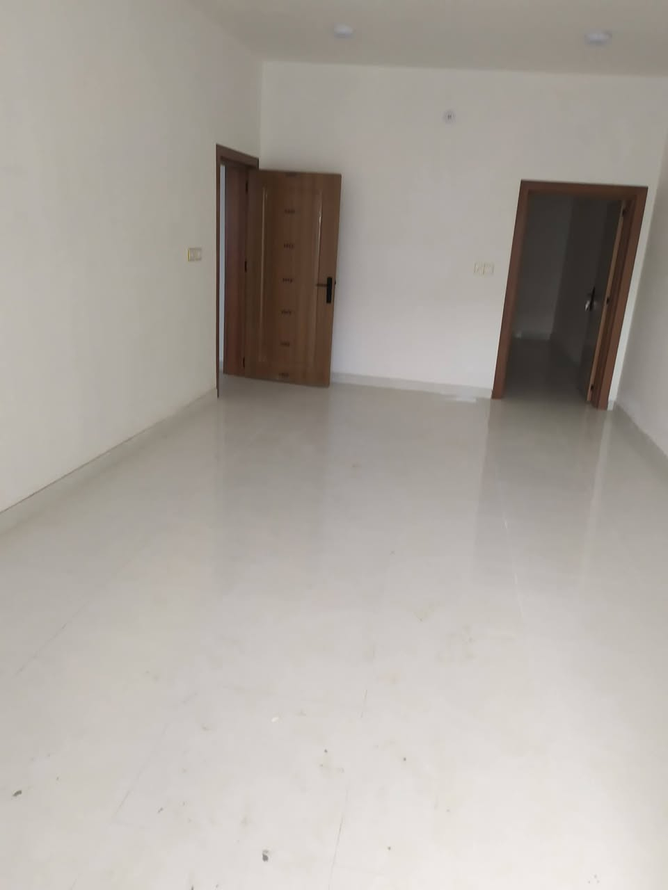 السلام عليكم
مشتمل طابق أرض للايجار
٢غرف نوم هول ومطبخ وصاله ومجمع صحيات وكيلور وكراج سيارة
العنوان
حلة حي الجامعة ( التصنيع)
مساحة ١٥٠ م
للاستفسار*********** ابورامي لبيع وشراء العقارات في بابل مكتب البيت الأمين حلة نادر الأولى قرب آسواق الجمل ملاحظة نستقبل جميع عروض البيع والشراء والايجار الرهن
