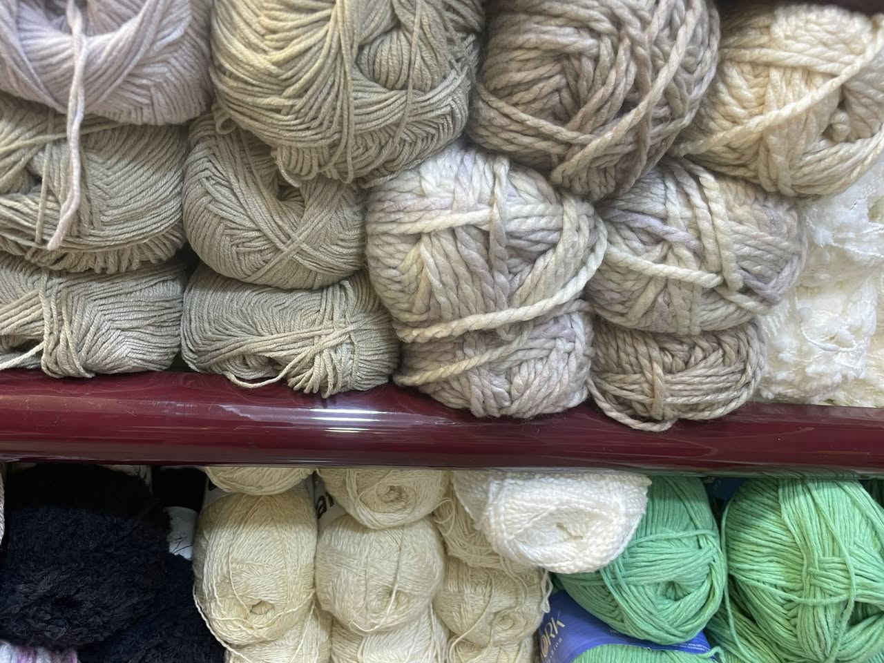 الصوف تركي عليه العرض فقط الالوان معروضه بصوره تقريبا 120 قطعه باقيه السعر العرض 
25 قطع ب20 الف
توصيل بغداد5
محافظات واطراف بغداد6
للحجز خاص او رقم واتساب***********
