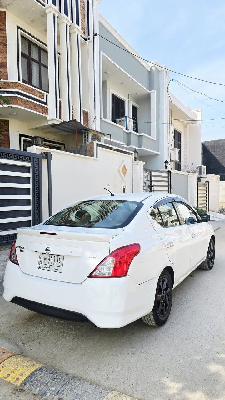 ( اللهم صل على محمد وآل محمد )
**** جمعه مباركة ******
نيسان فيرسا وارد امريكي 
ضررها فقط بابتين صور الضرر مرفقه وصورة السونار ايضا 
محرك ١٦٠٠ سي سي 
سيارة جديدة كلش 
ماشية ١٠٣ الف كيلو متر 
رقم بغداد تحويل ثاني يوم بأسم المشتري 
مواصفات شاشة كبيرة تحكمات جهتين سنتر لوك كامرة خلفية 
السعر 108 بيها مجال قليل للشراي 
للأستفسار التواصل على الأرقام 
***********
***********
