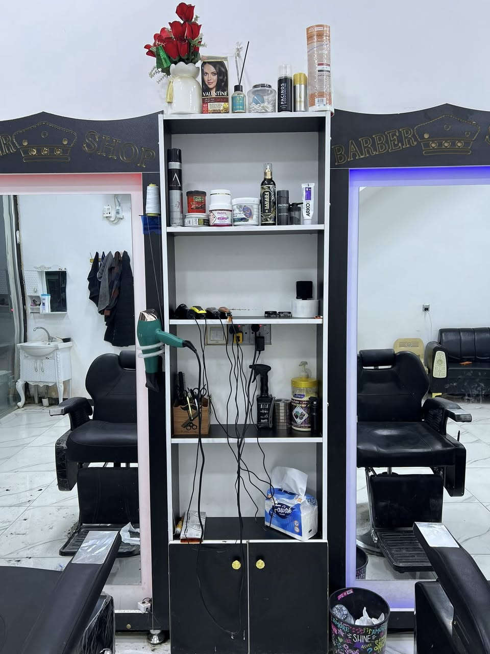 السلام عليكم
السعر 7 مليون 
محل حلاقه للبيع
المحل مثل ماموضح بلصوره شغلي واثاثي جديد ماصار سنه 
المحل يتكون من 4 كراسي وتكدر اضيف 2 +سبلت 2 طن +شاشه +براد ماء + جهاز بخار +جهاز شفط وتنضيف + جام خانه لليشتري مو الصاحب البنايه
((المكان - كربلاء الحسينيه - مركز الطف الجريه عامود -214- ))
مامتواجد ع فيسبوك مكلف بلنشر 
للاستفسار اتصل ‭0772 167 9049
