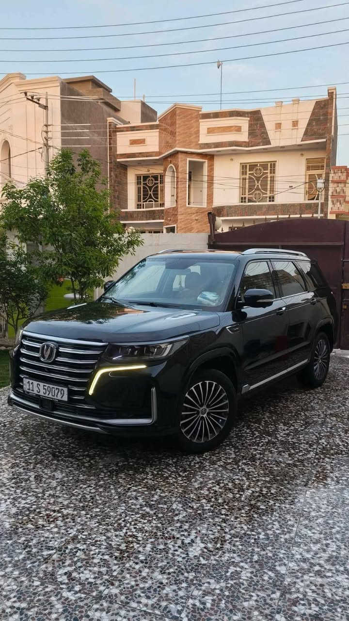 السلام عليكم 
شانجان CS 95 موديل 2023 لون اسود  
فول مواصفات رويال اعلى فئه 
7 راكب 
3 قطع تبريد 
4 كامرات محيطيه 
حساسات امامي وخلفي 
ورادار امامي وجانبي 
دوسات كهربائيه
 بانوراما 
كشنات كهرباء تبريد كشن
بصمه تشغيل 
بصمات ابواب
تشغيل عن بعد 
صندوگ كهرباء فتح وقفل ذكي على حركة الرجل
انارة ترحيب علامة شانجان ابلاد
4 انضمة قياده 
فور ويل
محرك توربو 2000 
 جاهزه من كلشي 
تخم تاير جديد باتري جديد
مابيها نقص ابد 

 اخوان خاص ماارد اتصال فقط ارد 

بيع اقساط 
السياره اخذتها اقساط اقساط من الشركه تسديد بالشركه يدوي مو مصرف
تفاصيل اكثر واستفسار الاتصال على الرقم واني بالخدمه
***********
