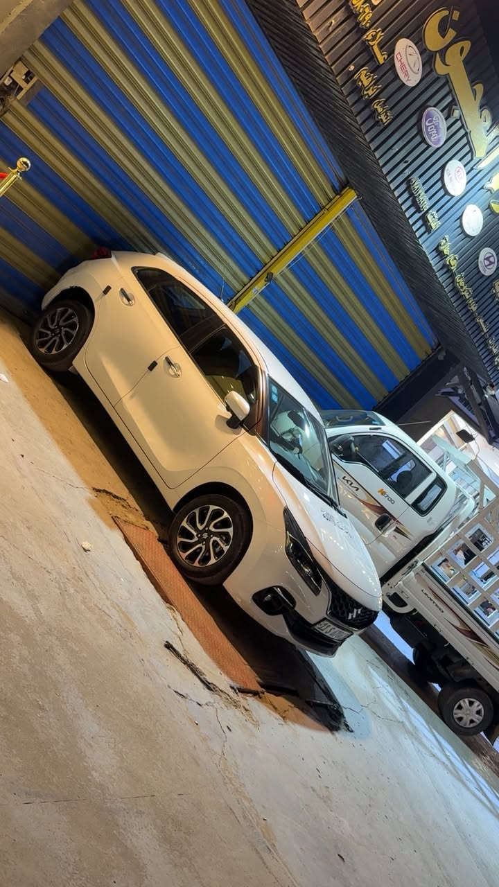 سازوكي بالينو 2023 ماشيه 35 الف داخل الضمان رقم بغداد جديد بأسمي هزه وسنويه جديده بيها بارد على كد شبر بالباب الخلفي عكس السايق فقط 
مكاني بغداد ***********
