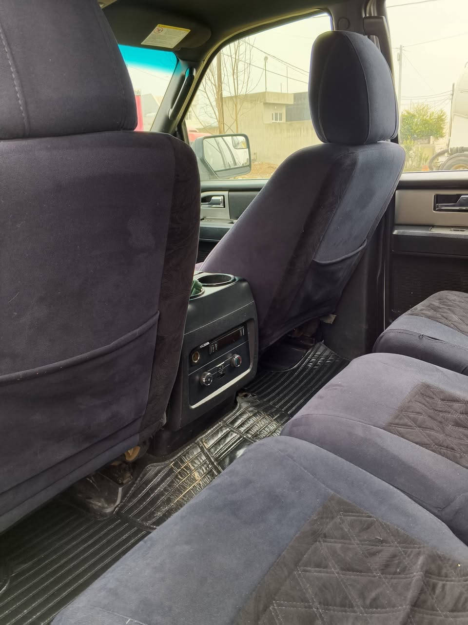 Ford expedition 2017 El XLT
فورد اكسبيديشن موديل 2017 رقم اربيل وارد امريكي -شاصي طويل المرغوب
-مواصفات: ١٢٠ مايل ماشية 
-دفع رباعي اربع مودات 2H 4H 4L 4A 4*4
-لايت زينون بلادي 
-كير عادي و اوتوماتيكي ٦ سرعات 
-محرك ٣.٥ توين تيربو
-عدد الركاب ٨
-تبريد مركزي للصندوق 
-تحكم في تبريد و تدفئة في صف الثاني 
-كاميرا خلفية 
-رادارات امامية و خلفية 
-صندوق جك زجاج خلفي جك كشنات يدوي صعود و نزول
-فتح صندوق من خلال السويج
-كود الباب 
-اوتو باركينك كراج تلقائي
-كيج الكتروني + مؤشر عادي شاشة الكترونية 
-سيرفس كامل للسوائل قبل شهر هيدروليك و محرك
-فتح جامات الجانبي صف الثالث كهربائي
-مانع الضباب للجام الامامي وخلفي 
-تبريد متوسط و AC و عالي Max AC 
-مجموعة مودات تدفئة 
-دوسة كهربائية ستيرن كهربائي 
-ثلاجة في الوسط 
-منافذ طاقة ١٢ فولت امامي وسط و خلفي 
تحكم في المسجل في صف الثاني والمودات 
-سايد بريك دوسة 
-تحكمات ستيرن تسجيل مكالمة تحديد سرعة تعلي و -نصي صوت كامل 
-التحكم في مراية جانبية 
-زر مانع الانزلاق
-زر نزول في الرتفعات
-رفع و خفض نسبة الوضوء دشبول 
-واماكن الخزن لا تعد ولاتحصي 
-جام الصف الثاني اسود موجودة مع السيارة

بالنسبة للضرر السيارة عدها ثلاث قطع بدون دواخل جاملغ امامي والبنيد و باب الصدر كير والمحرك والحدادية بشرط 
الهزة والسنوية بارحة جددتها لحد 2031 والسيارة باسمي
رقم اربيل انكليزي 
رقم صاحب السيارة 
*********** + واتس
*********** 
السعر 180 ورقة بيع سريع
